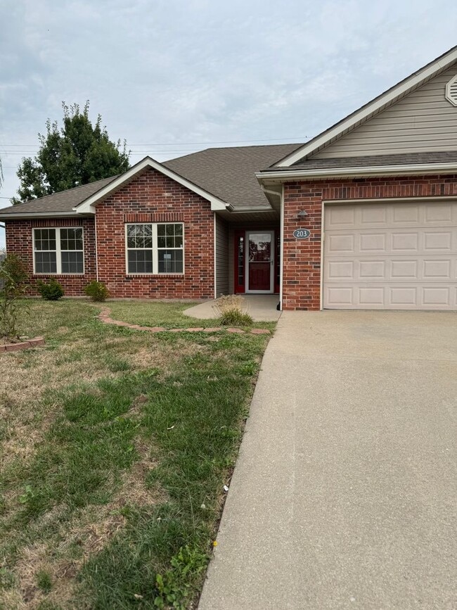 Primary Photo - 3 bedroom 2 bath house