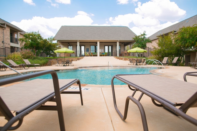 Salt Water Pool - Haverhill Place (Free: Wifi, Cable, & Water)