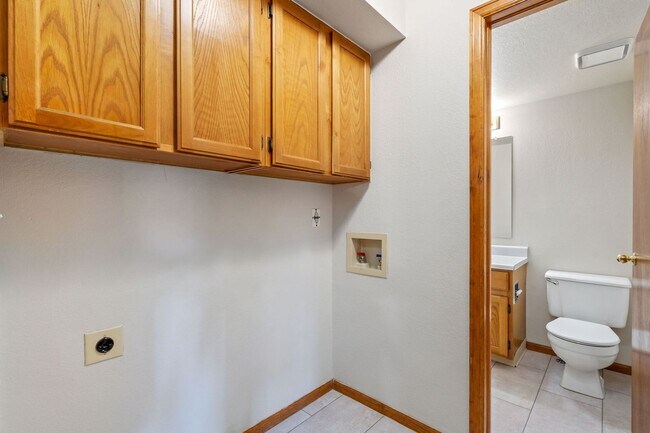 Building Photo - 718 Justice Dr