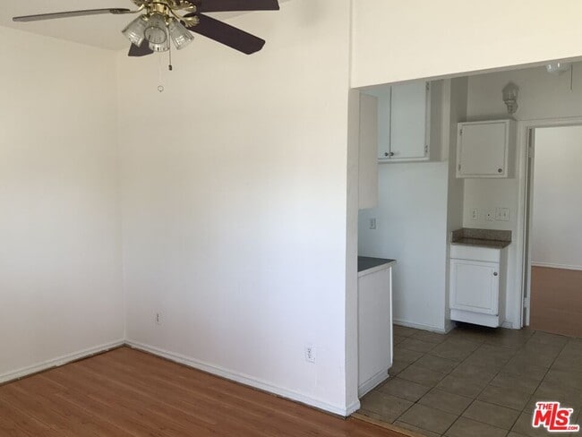 Building Photo - 1320 N Mt Vernon Ave