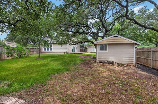 Building Photo - 1202 Knollpark Cir