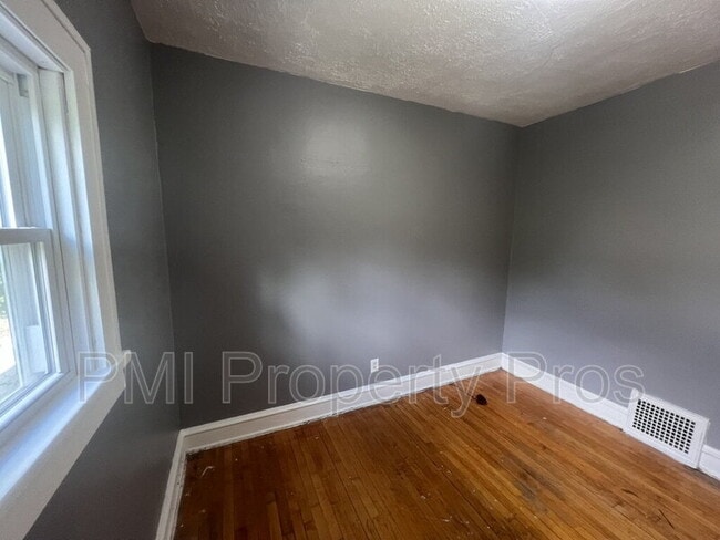 Building Photo - 1536 N 38th St