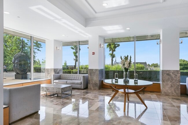 Building Photo - 25 Hudson St