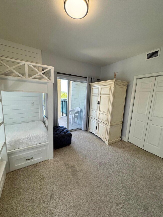 Building Photo - 1732 W County Hwy 30A