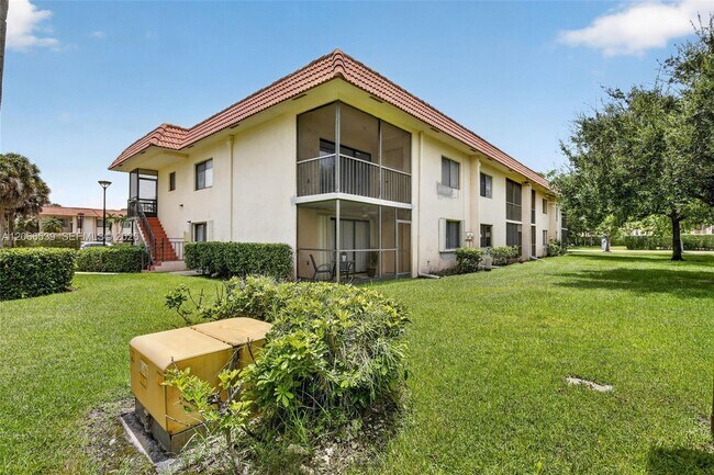 Building Photo - 359 Lakeview Dr