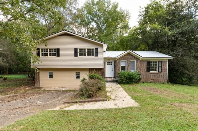 Primary Photo - Pet-Friendly 3BR with Bonus Room, Deck & G...