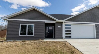Building Photo - Newly Built 4 bedroom 3 bathroom Twinhome ...