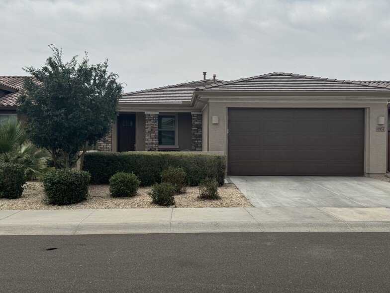 Front View of Home - 8957 W Palo Verde Dr