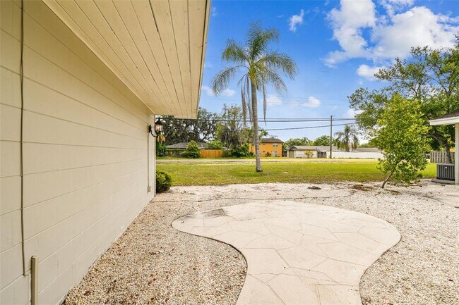 Building Photo - 1302 Brandonwood Dr