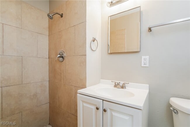 Building Photo - 19 Kingsman Cir