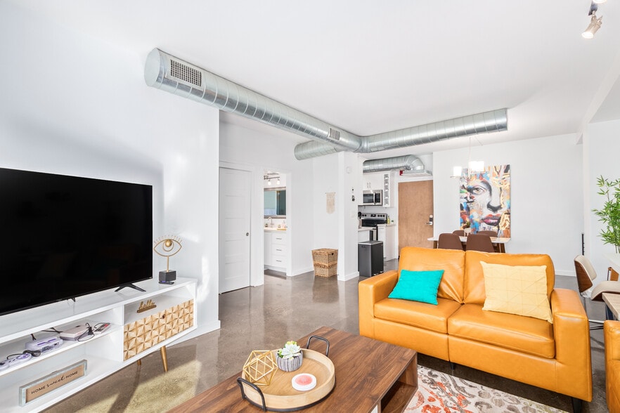 Building Photo - 805 N 4th Ave