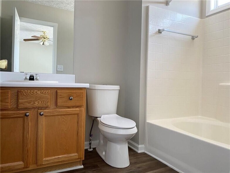 Building Photo - 736 Bedford