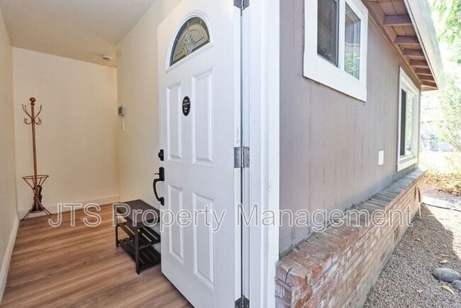 Building Photo - 6906 Pin Oak Ct