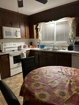 Kitchen - 5318 Lowery Ct