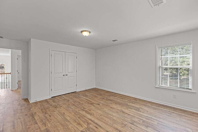 Building Photo - 3206 Montauk Hill Dr