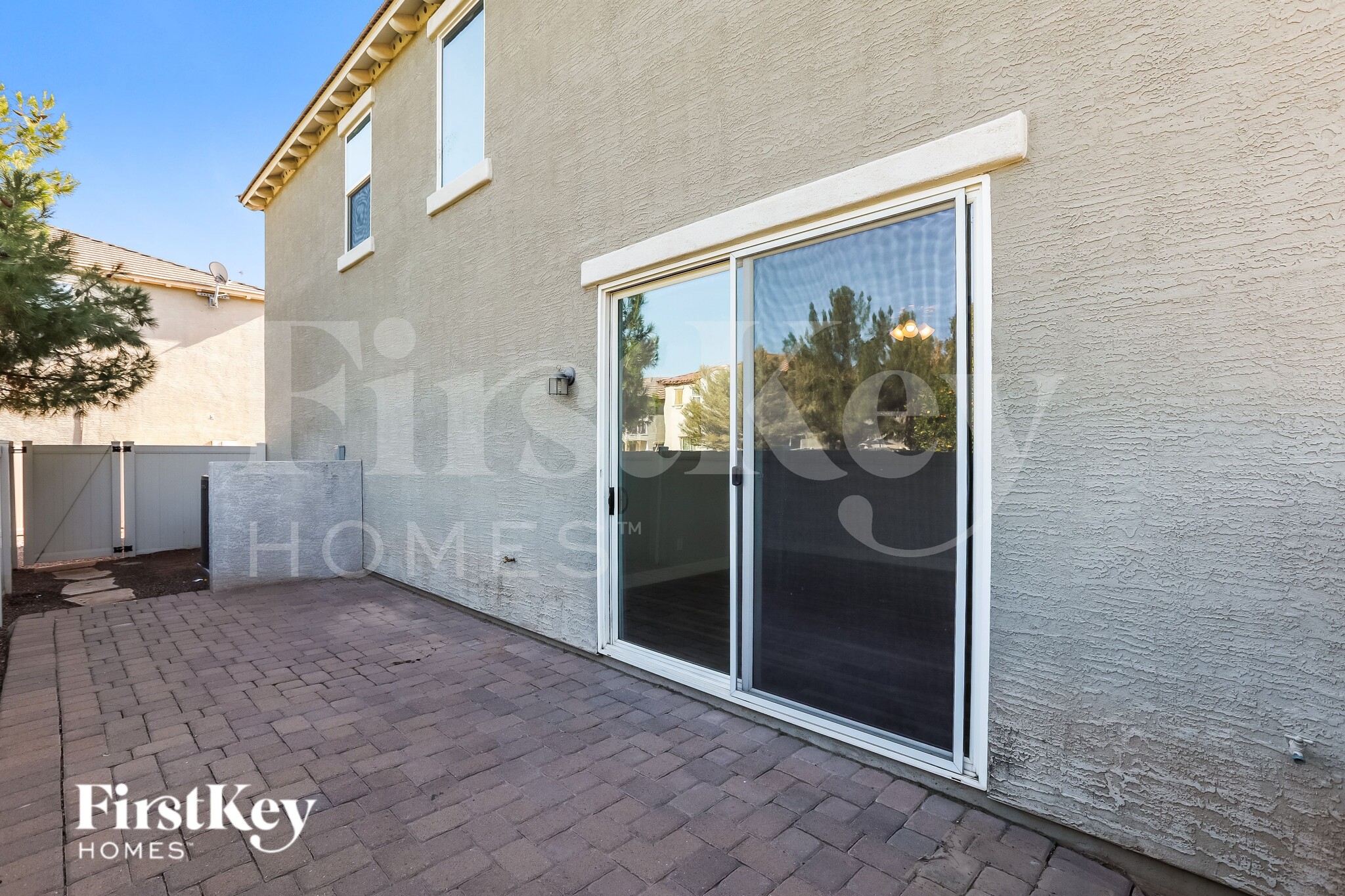 Building Photo - 940 S Henry Ln