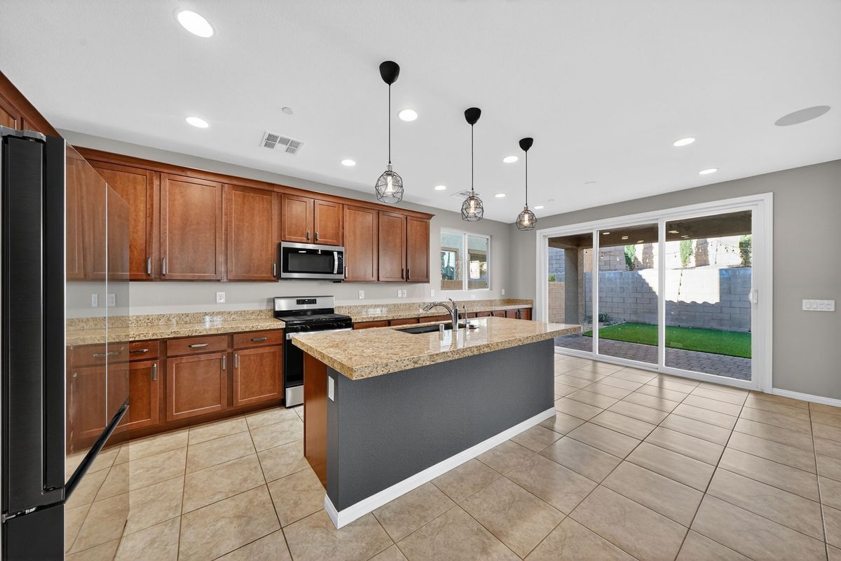 Building Photo - 8909 Wallner St