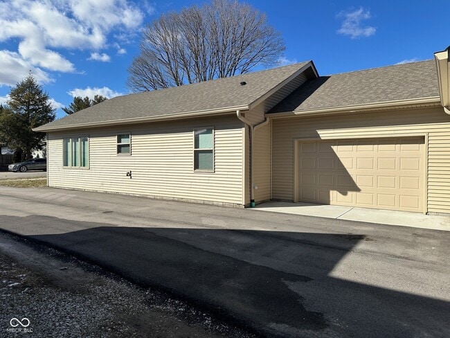 Building Photo - 103 S Nebraska St