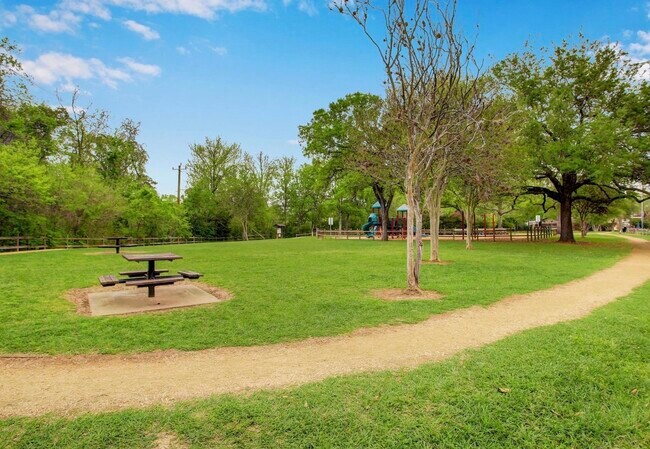 Building Photo - 7933 Woodway Dr