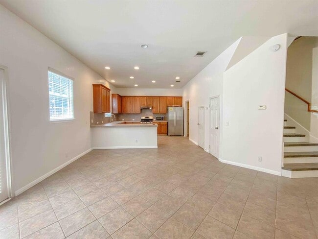 Building Photo - 609 W 37th St