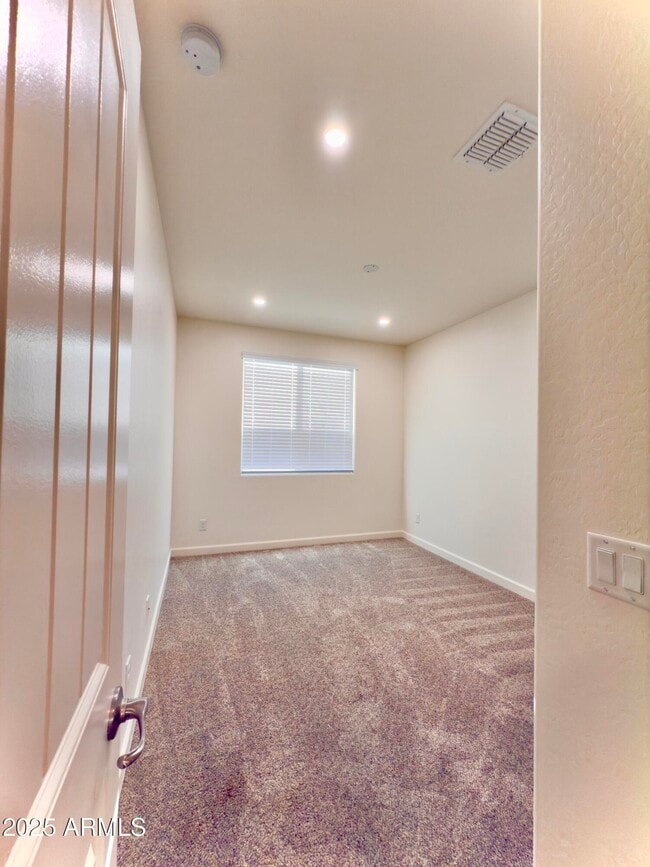 Building Photo - 4040 E Hoot Owl Trail