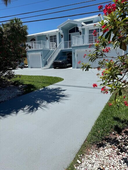 Building Photo - 2713 NE 28th Ct