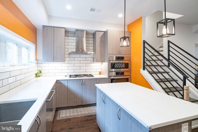 Building Photo - 1757 Waterloo St