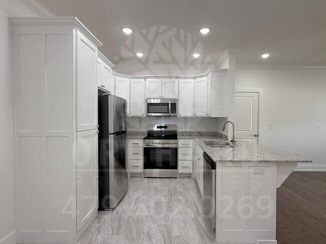 Building Photo - 2002 E Brookview Dr