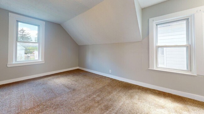 Building Photo - Clark / Fulton Area - 3 Bedrooms - 1 Bath - Single Family Home
