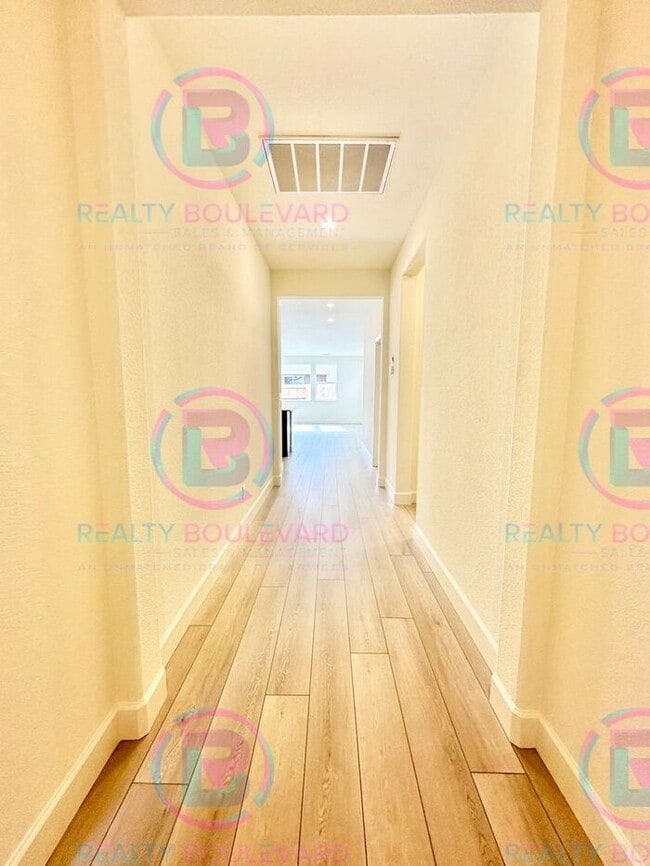 Building Photo - Modern Elegance in the Heart of Carson Cit...