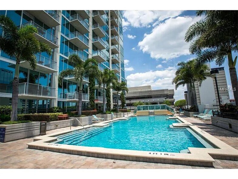 Building Photo - 777 N Ashley Dr