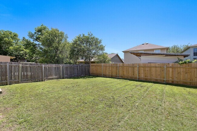 Building Photo - 5525 Victory Gallop Dr