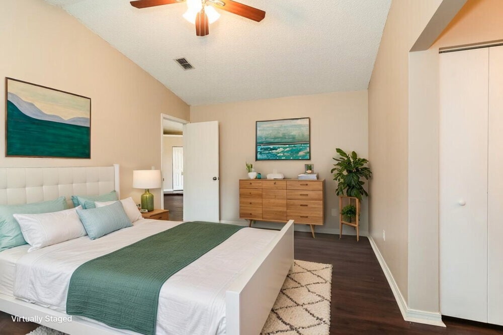 Building Photo - 1863 Sherwood Dr