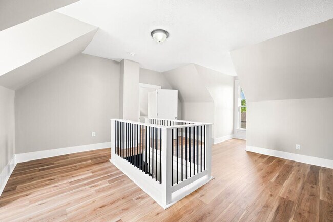 Building Photo - 639 Maple St