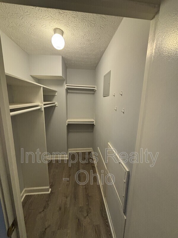 Building Photo - 4994 Wintersong Ln