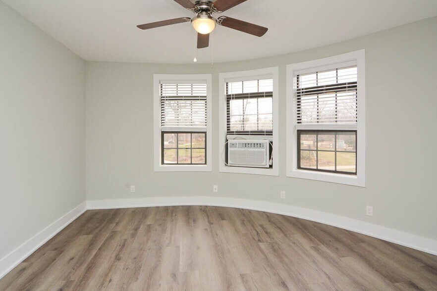 Building Photo - 730 St Johns Ave