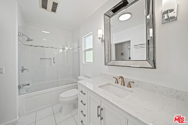 Building Photo - 2124 Hillsboro Ave