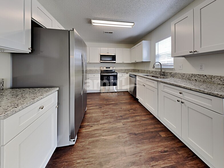 Building Photo - 5069 Thornton Dr