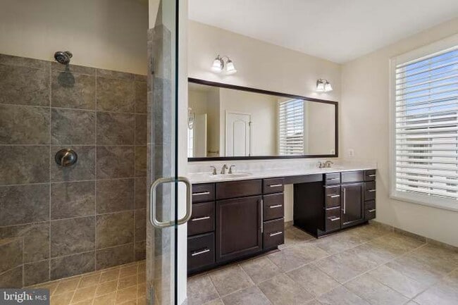 Building Photo - 43097 Thoroughfare Gap Terrace