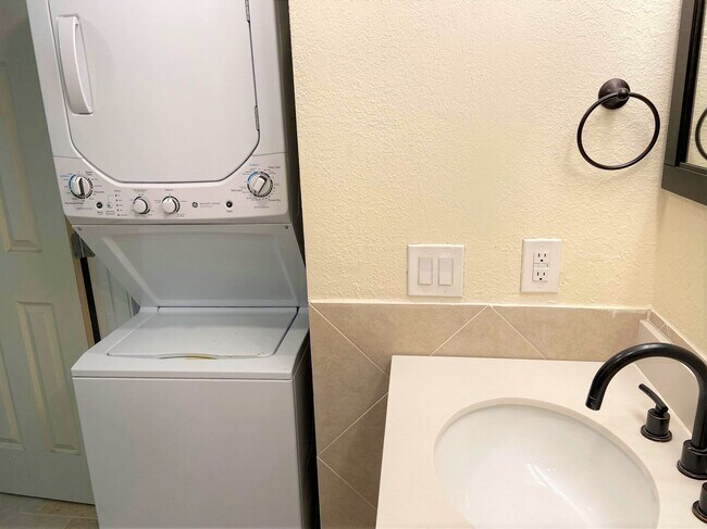 Building Photo - 11530 N May Ave