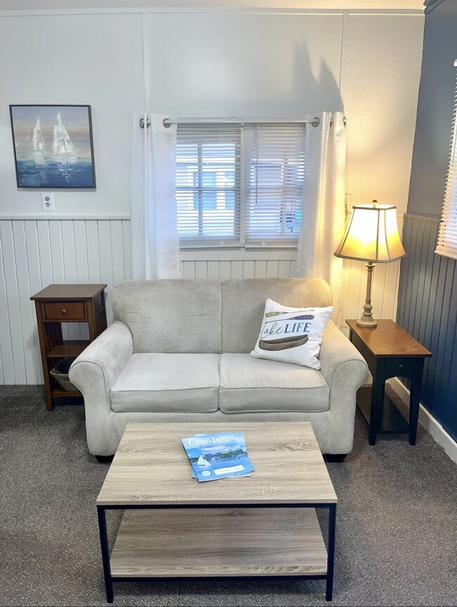 Building Photo - 106 15th Ave S