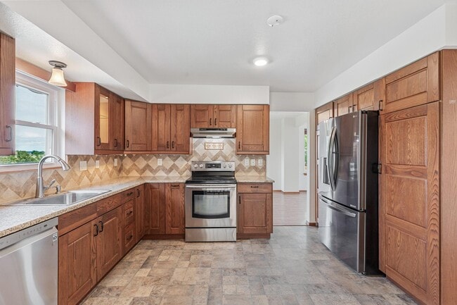 Building Photo - 12765 Utica Cir
