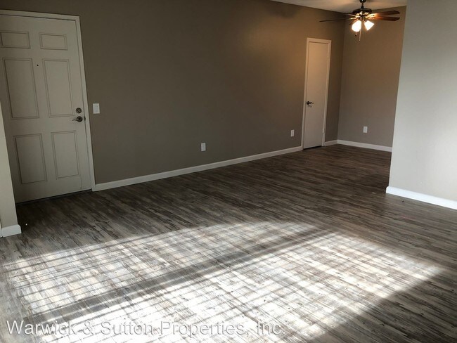 Building Photo - 39-39 Oaklawn Ave