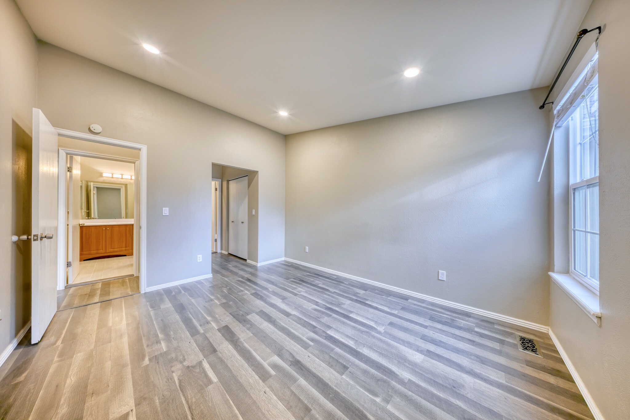 Building Photo - 5403 W 76th Ave