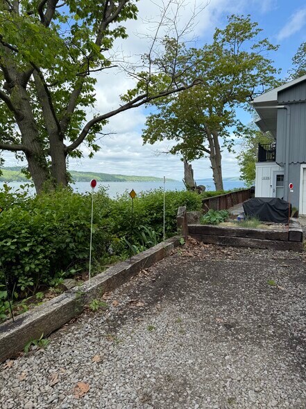 Building Photo - 1228 E Shore Dr