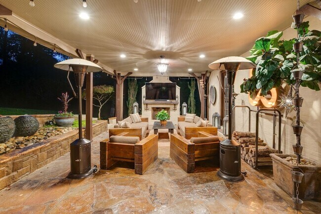 Building Photo - 3807 Harding Pl