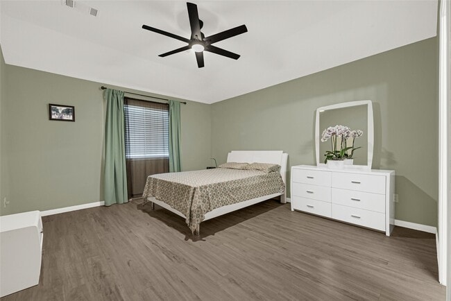 Building Photo - 8123 Solara Bend Ct