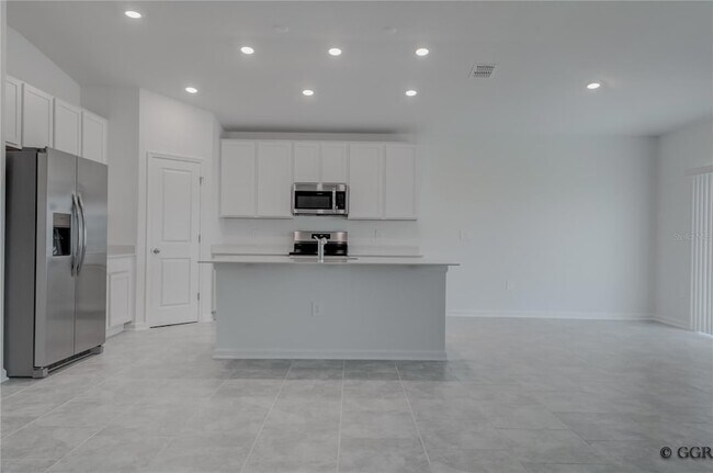 Building Photo - 5005 Worchester Dr