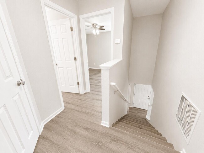 Building Photo - 1318 Valley Creek Ln