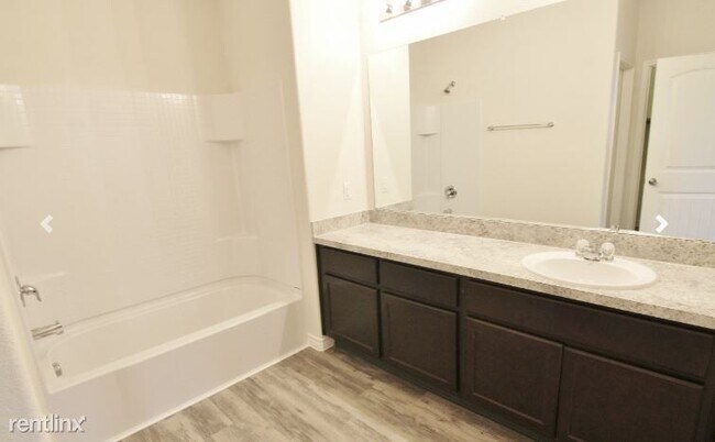 Building Photo - 4 br, 2.5 bath House - 2929 Mayfair Ln